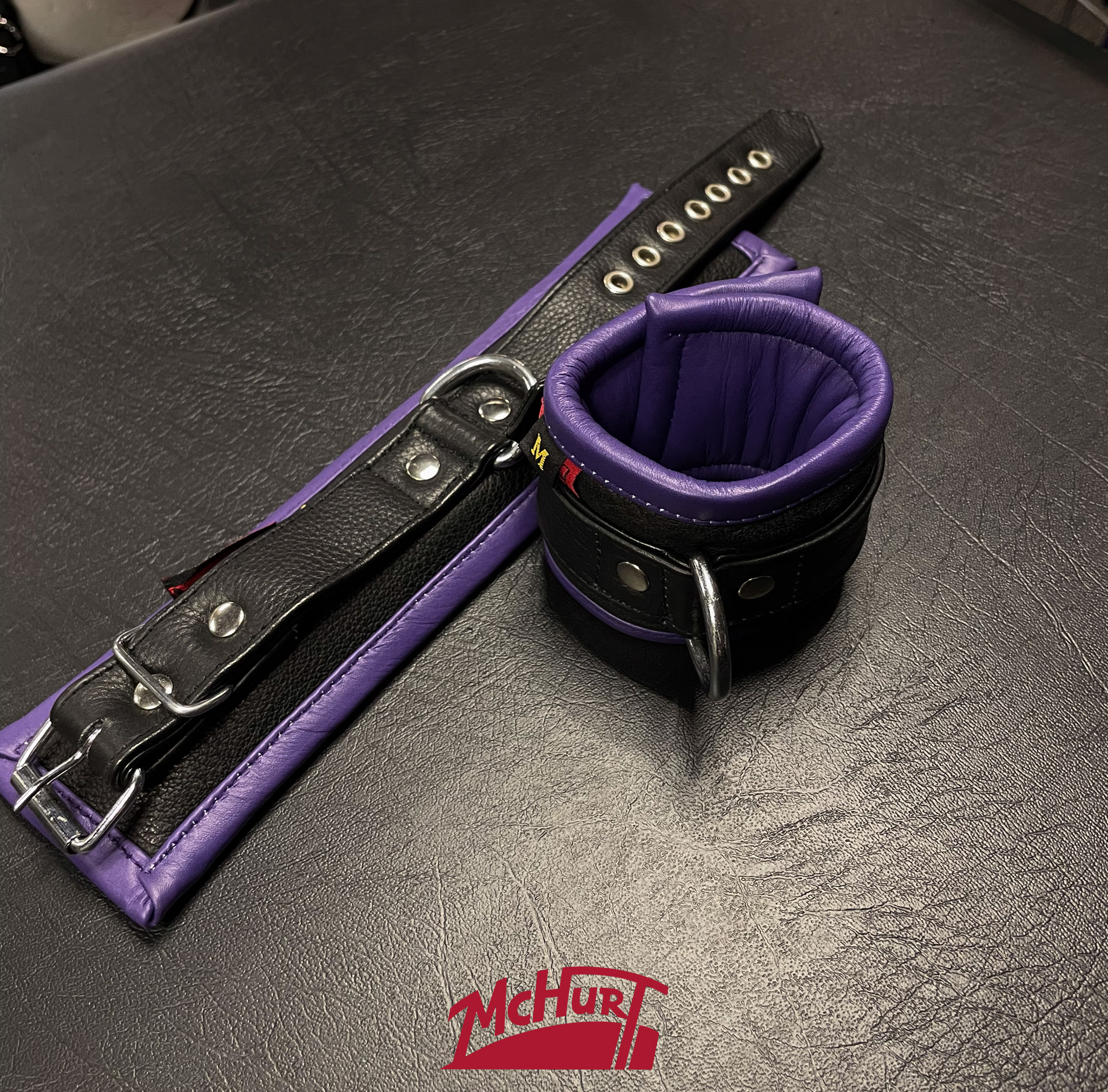 "Wotan"- Fesselmanschetten, schwarz/lila