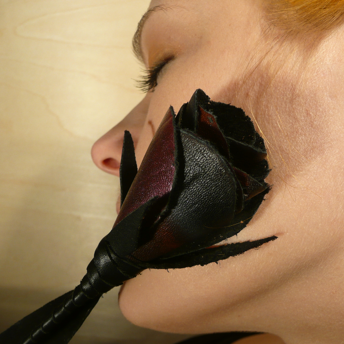 Leder-Rose, schwarz/designbunt