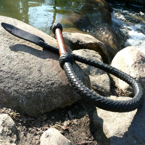 Kantschu with wooden turban-handle